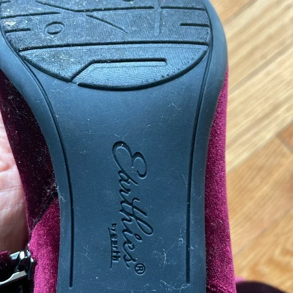 Earthies Apollo Burgundy Velvet Booties - Picture 4 of 5